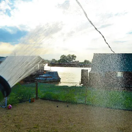 Lucky River Botel 3*